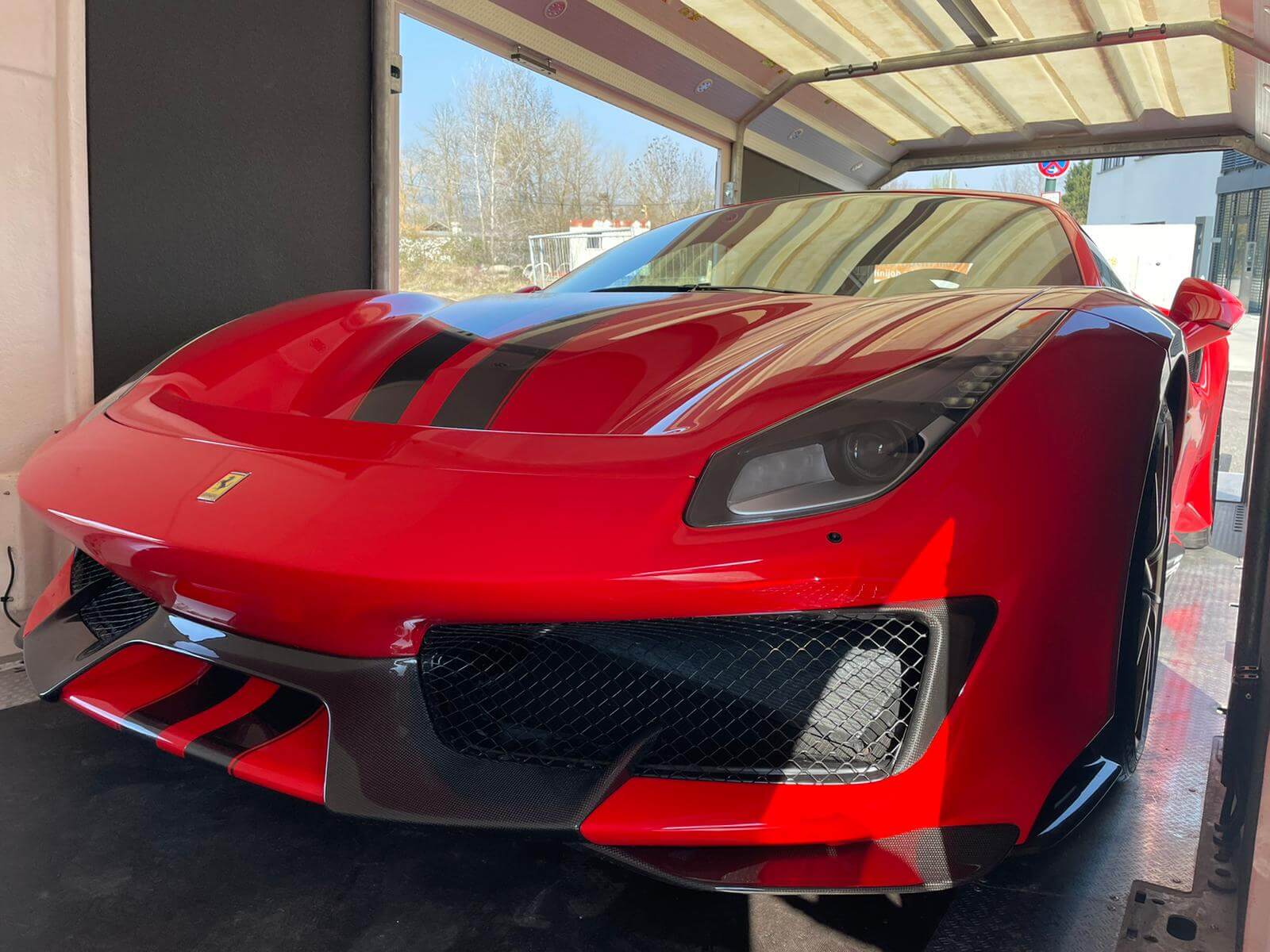 Ferrari 488 Pista Front Luxuswagen Transport